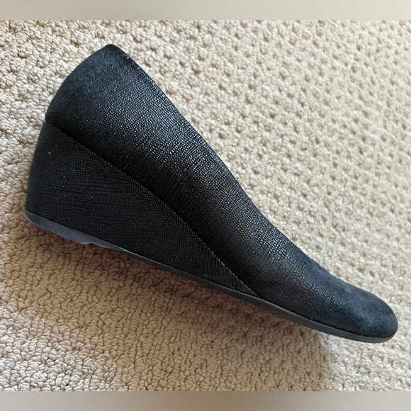 Textured Wedge Pumps, Size 8.5 by Stuart Weitzman - Picture 5 of 9